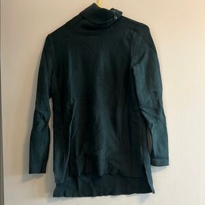 Green Turtleneck Sweater with Slim Fit and Long Sleeves